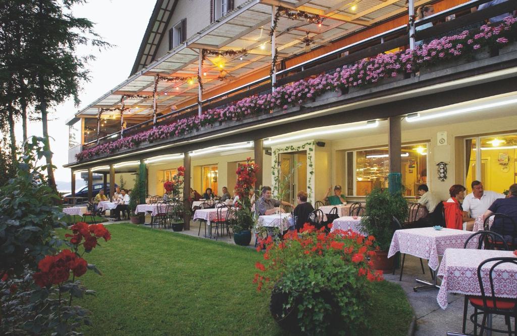 - Restaurant Eierhals Am Agerisee Oberageri